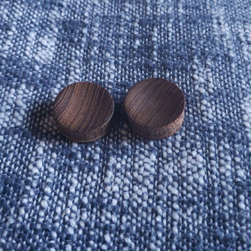 Wood 1" plugs